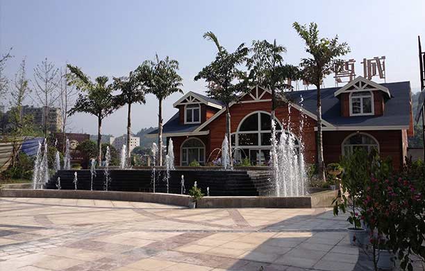 叙永半山半岛尊城售楼部